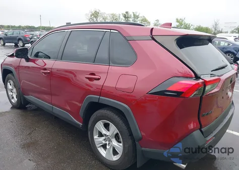 2019 Toyota Rav4 Xle z USA, uszkodzony, nr VIN JTMP1RFV5KD042503